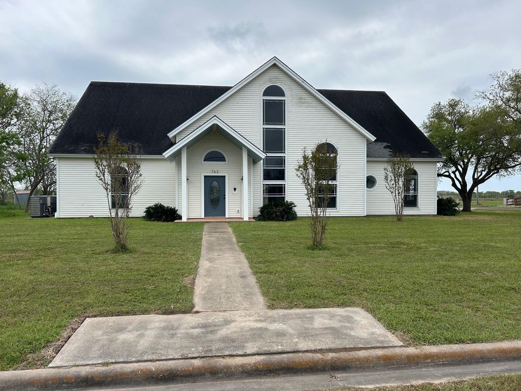 Exterior, Facade, Farmhouse