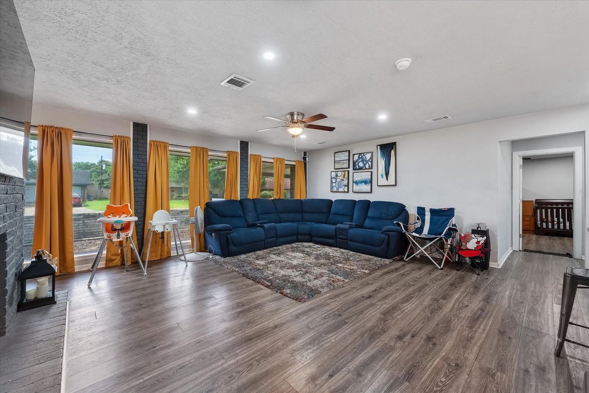 Interior, Recessed Lighting, Wood Texture Flooring