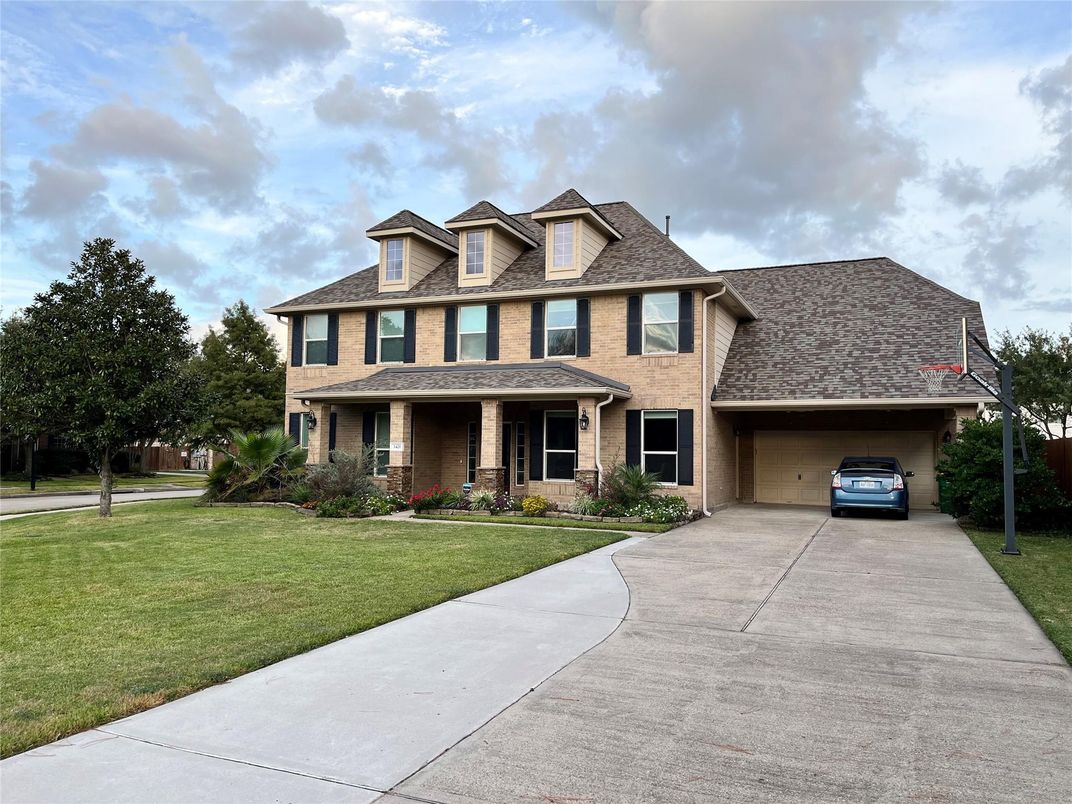 Attached, Backyard, Exterior, Facade, Georgian