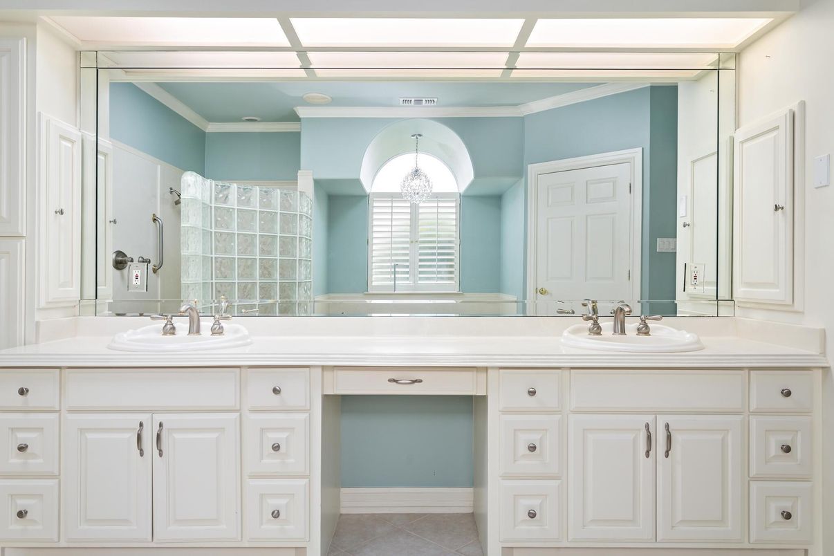 Bathroom, Dual Sink Vanities, Interior