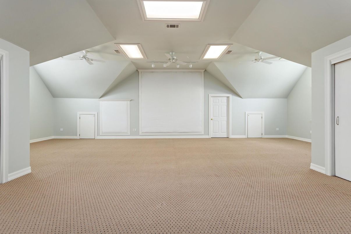Empty room, Interior, Recessed Lighting