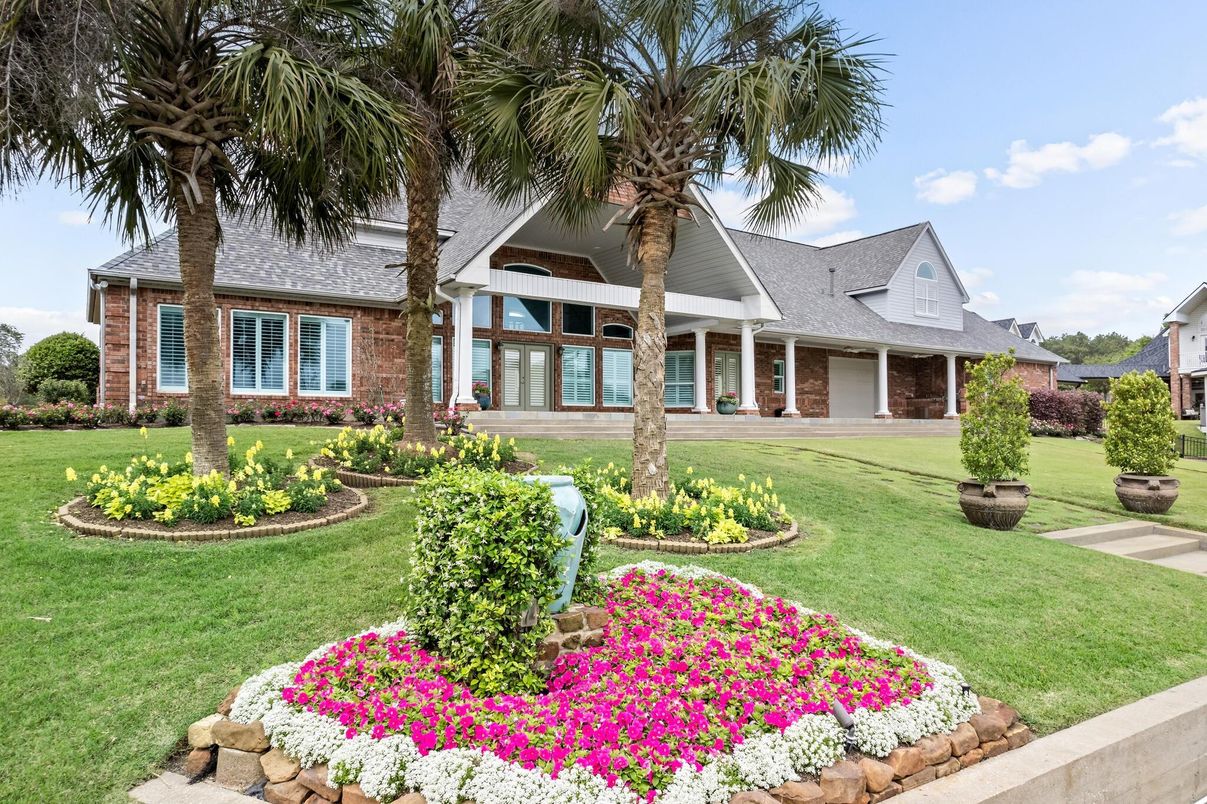 Attached, Exterior, Facade, Brick Facade, Ranch