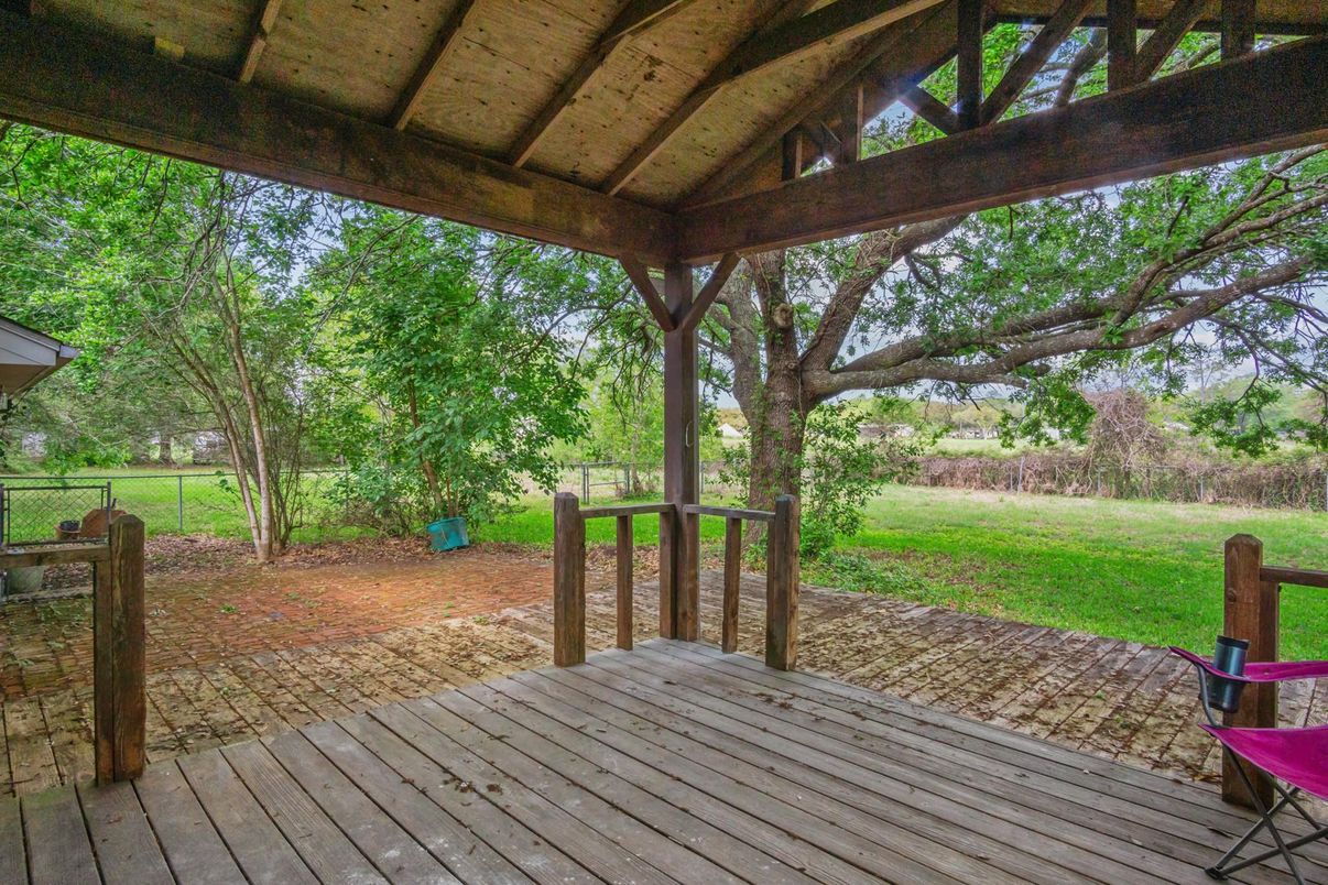 Backyard, Exterior