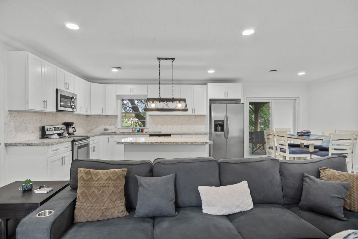 Dining room, Interior, Kitchen, Living room, Pendant Lights, Recessed Lighting, Stainless Steel Appliances