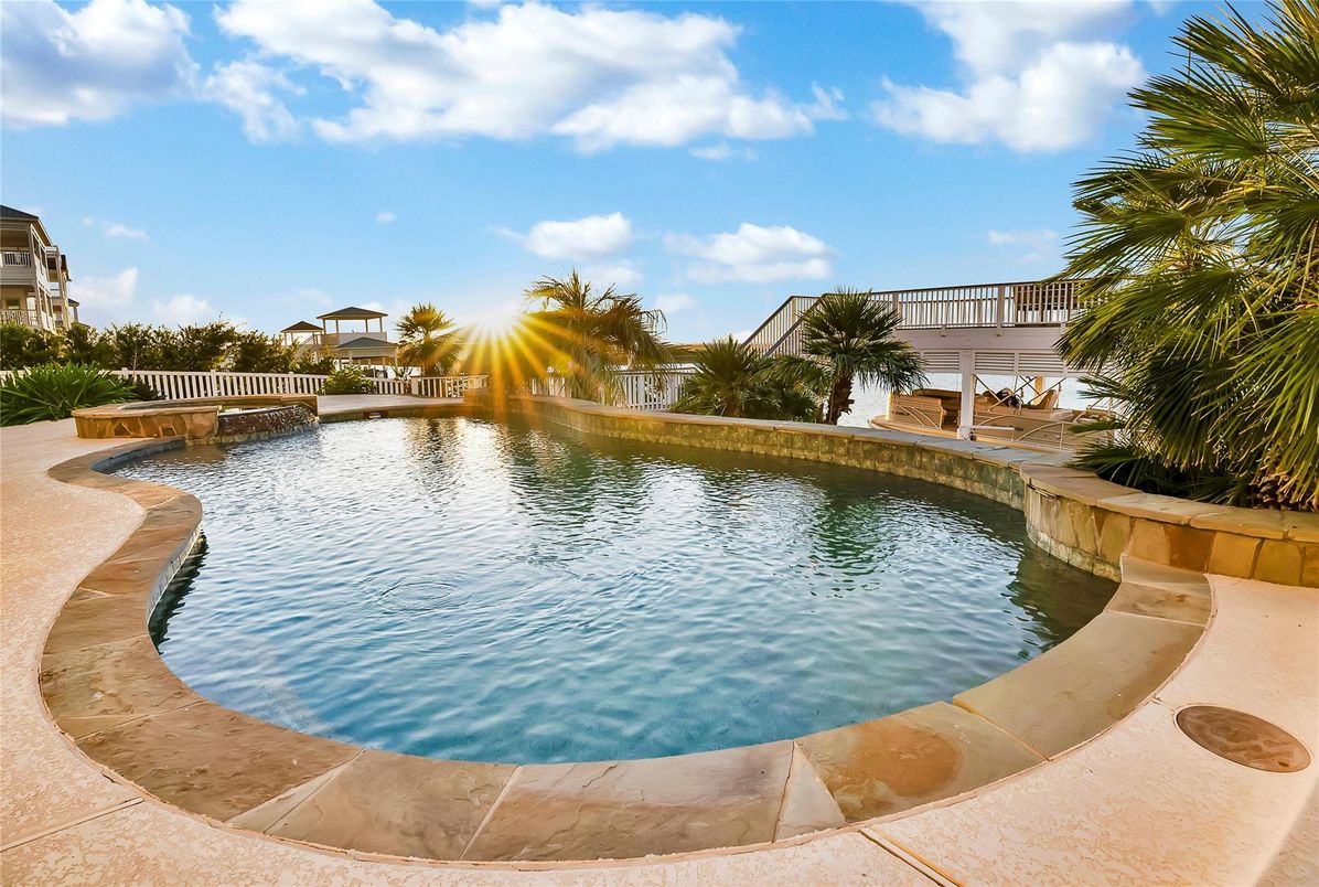 Exterior, Pool, Water