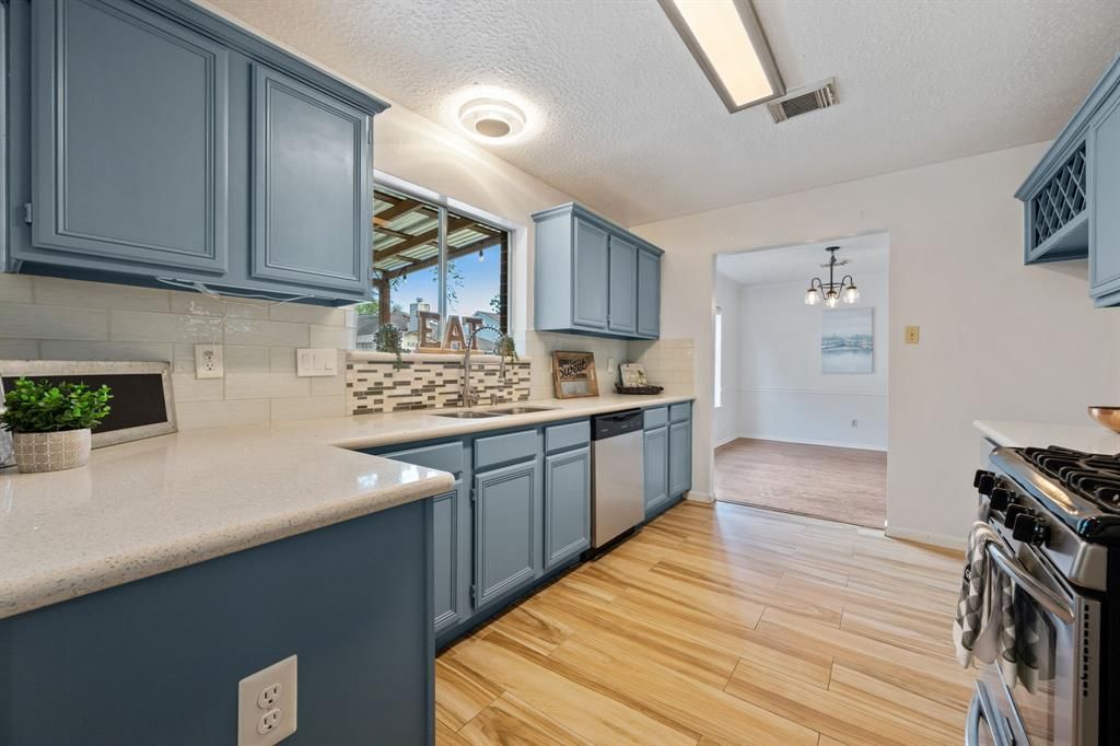 Interior, Kitchen, Pendant Lights, Wood Texture Flooring