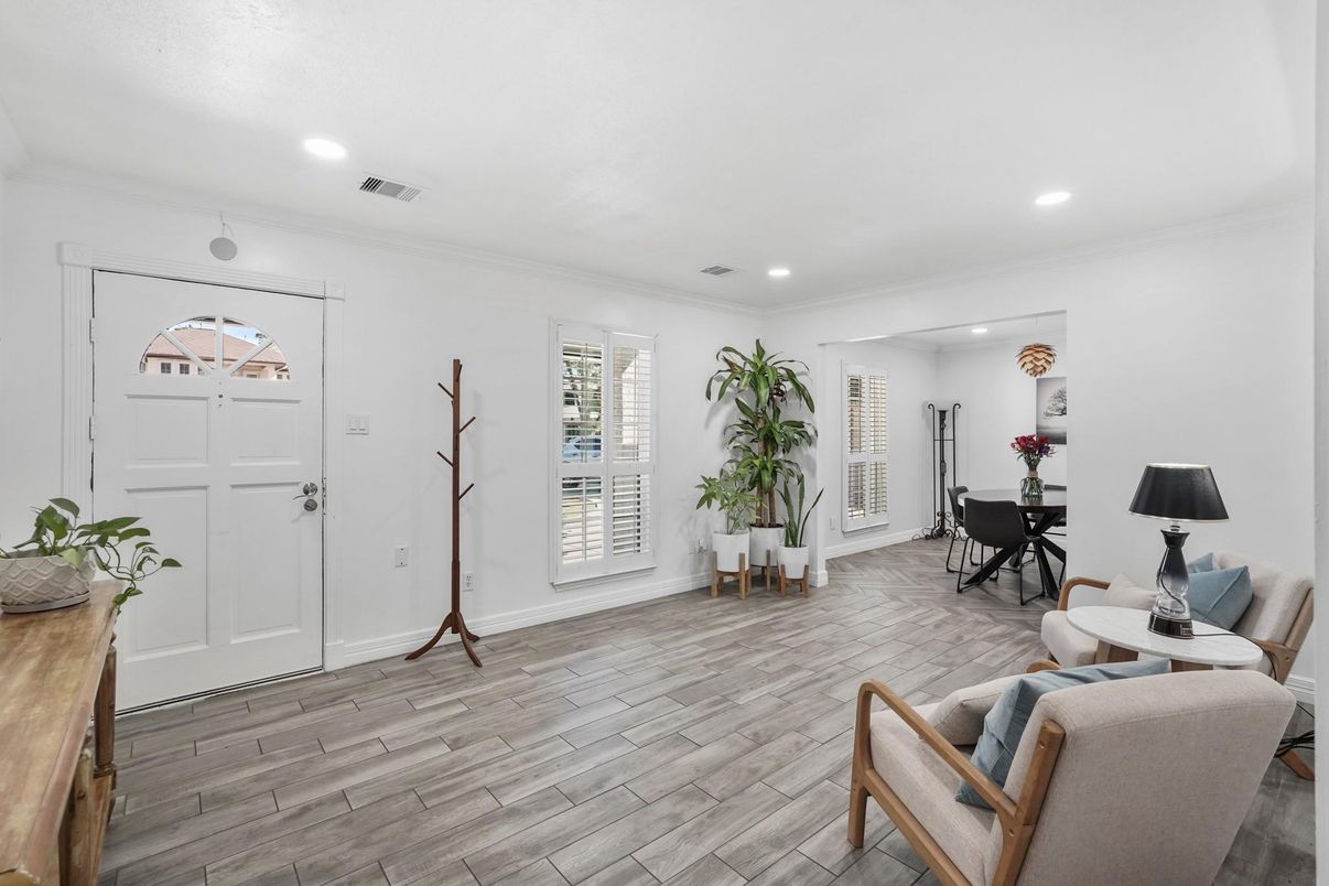 Dining room, Interior, Recessed Lighting, Wood Texture Flooring
