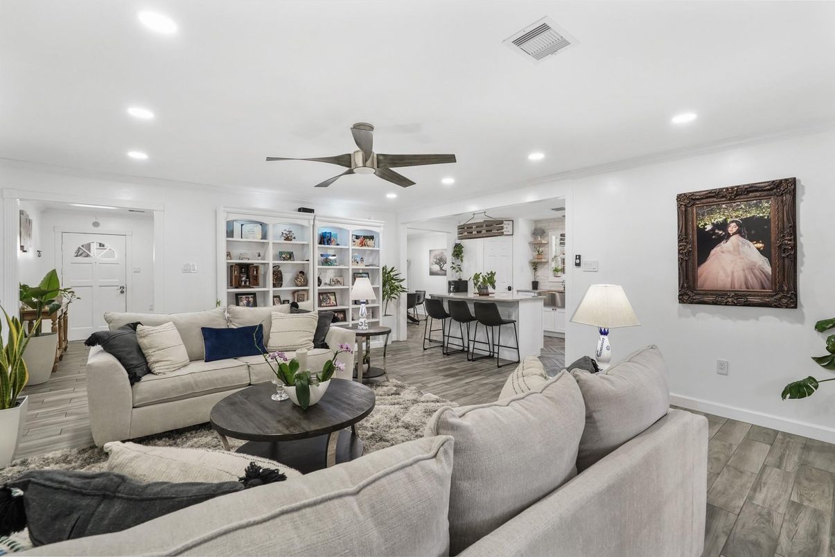 Interior, Living room, Recessed Lighting, Wood Texture Flooring