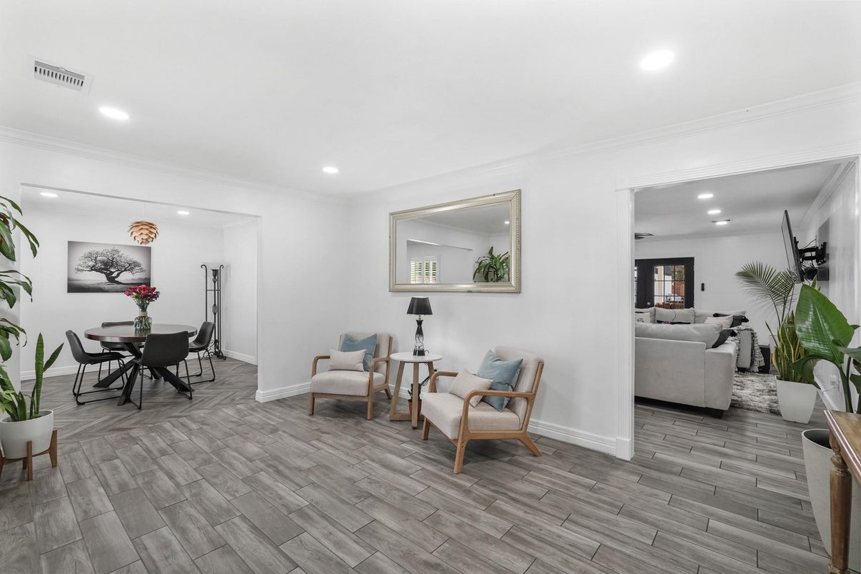Dining room, Interior, Living room, Recessed Lighting, Wood Texture Flooring