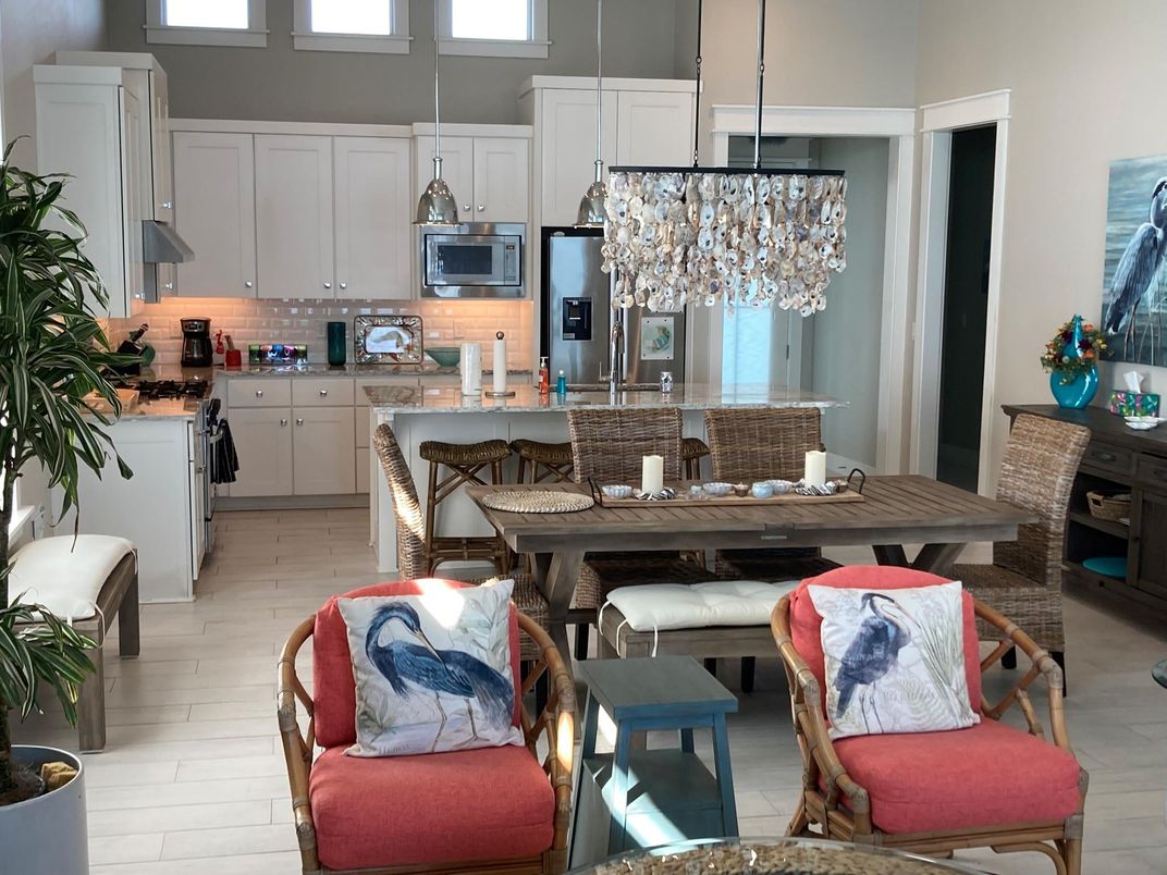 Dining room, Interior, Kitchen, Pendant Lights, Stainless Steel Appliances