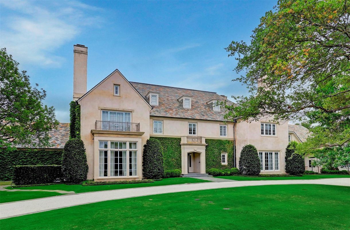 Backyard, Exterior, Facade, French Provincial