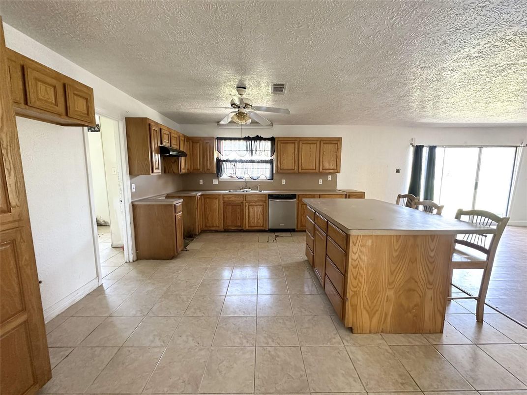 Dining room, Interior, Kitchen, Stainless Steel Appliances