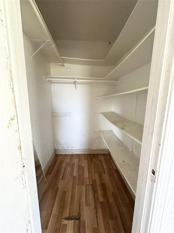Interior, Walk-in Closets, Wood Texture Flooring