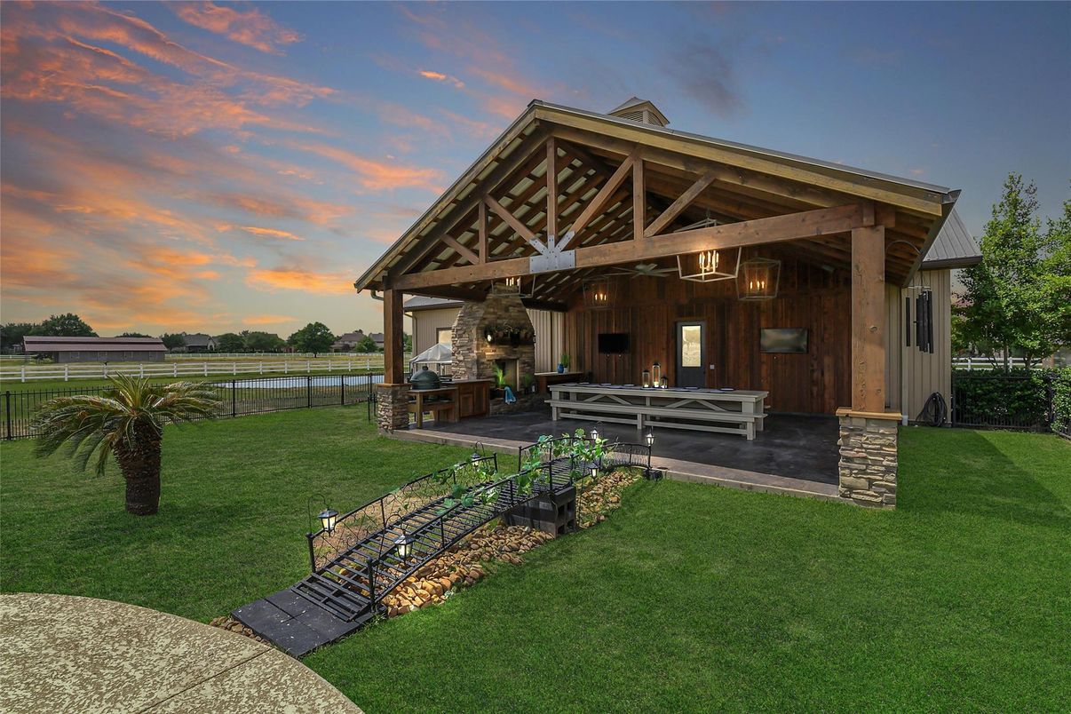 Backyard, Exterior