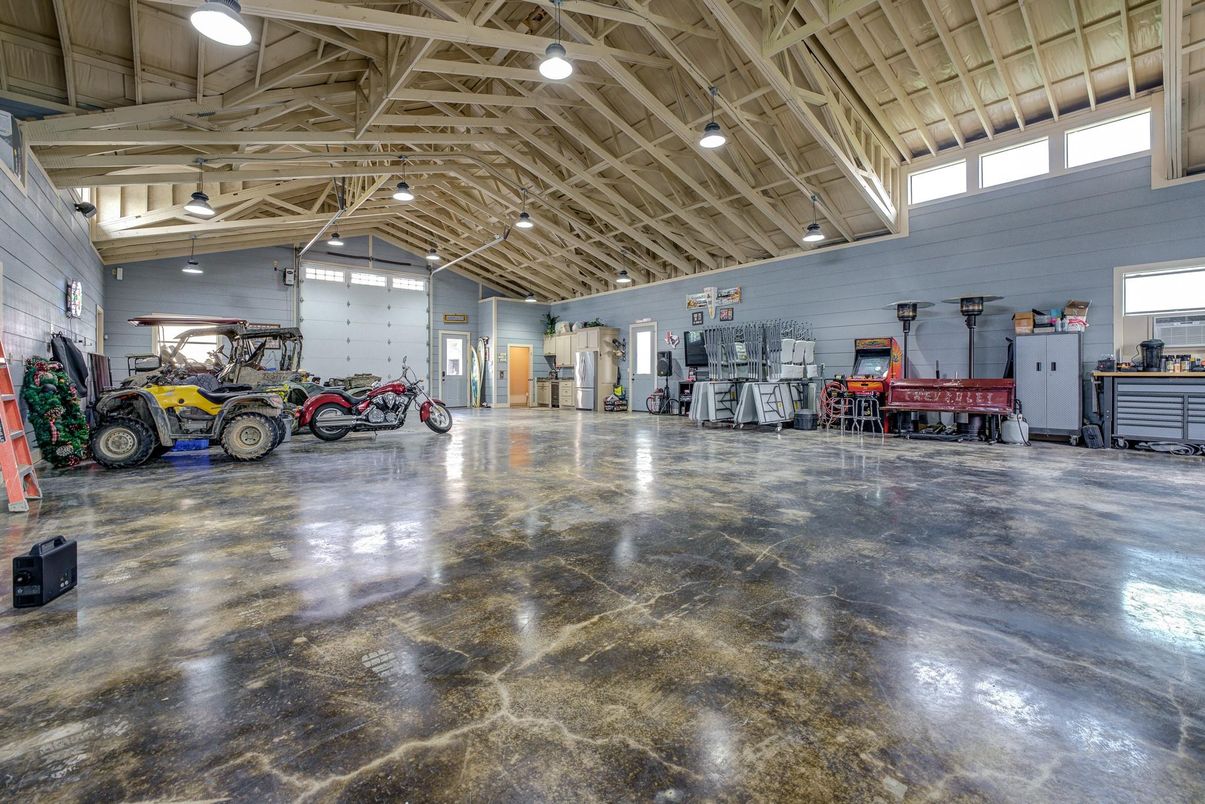Garage, Interior