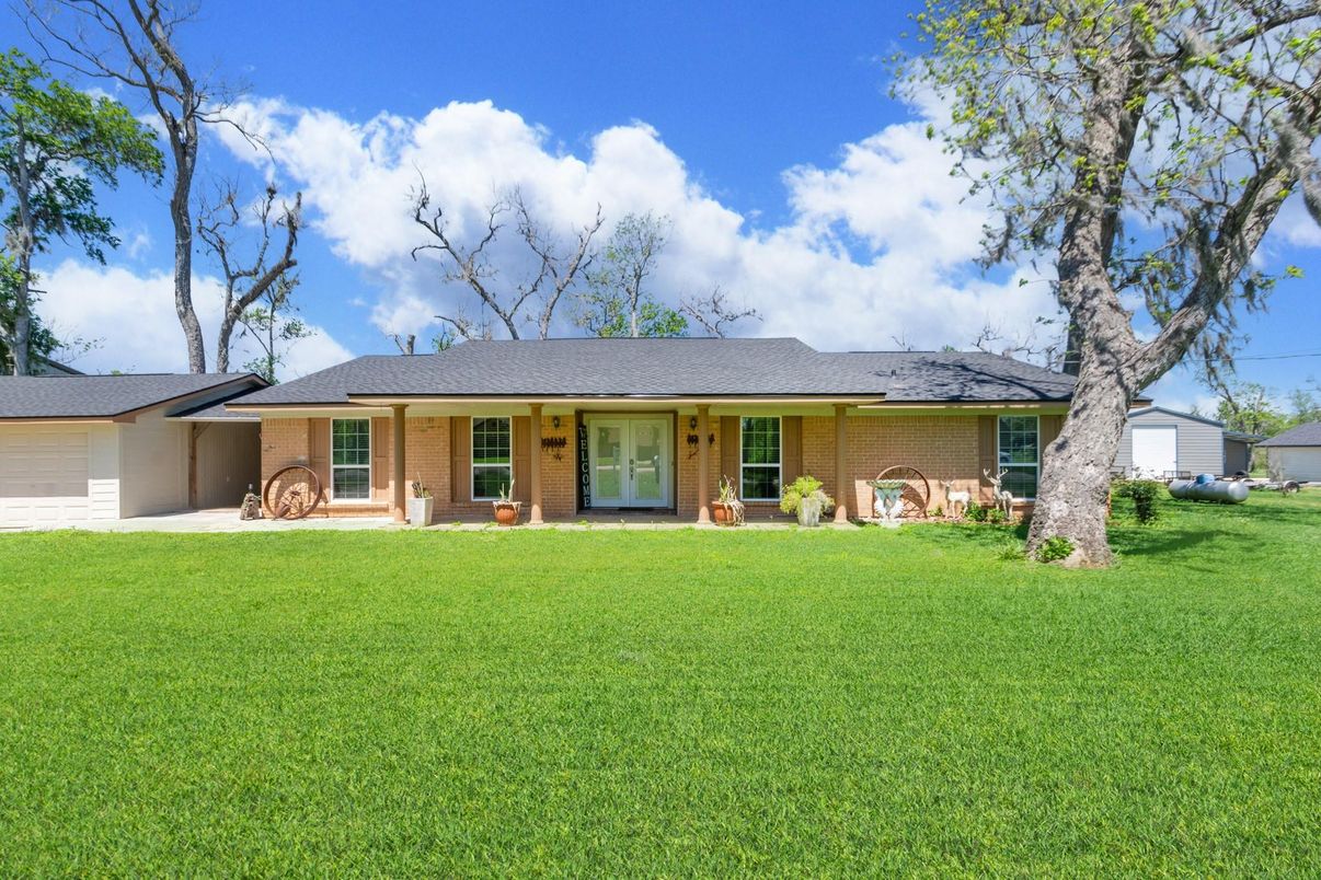 Attached, Backyard, Exterior, Facade, Brick Facade, Ranch