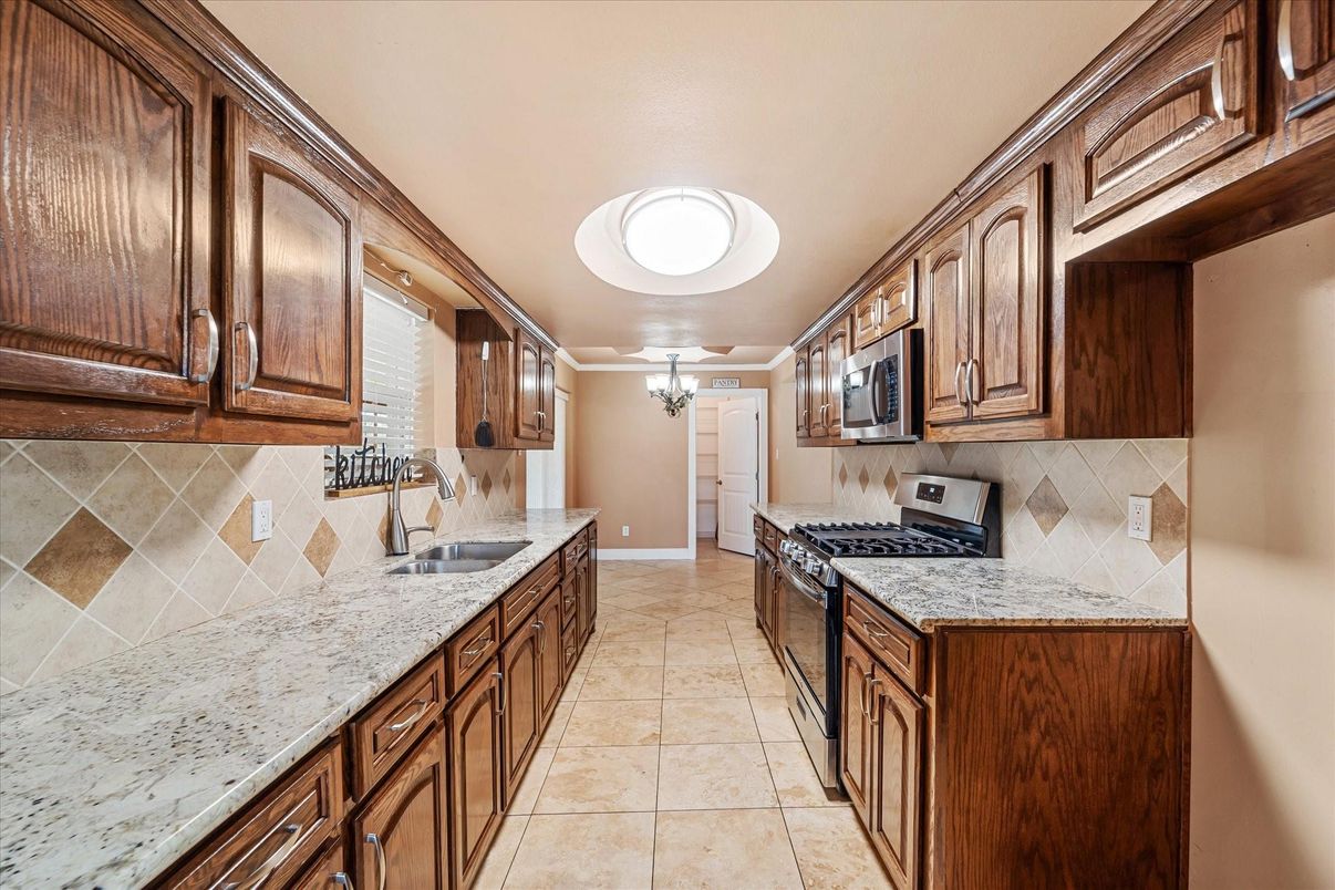 Chandelier, Interior, Kitchen
