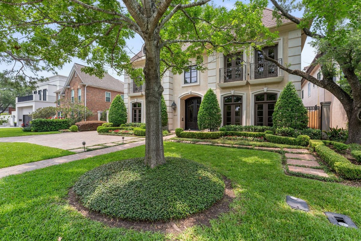Exterior, Facade, Brick Facade, French Provincial