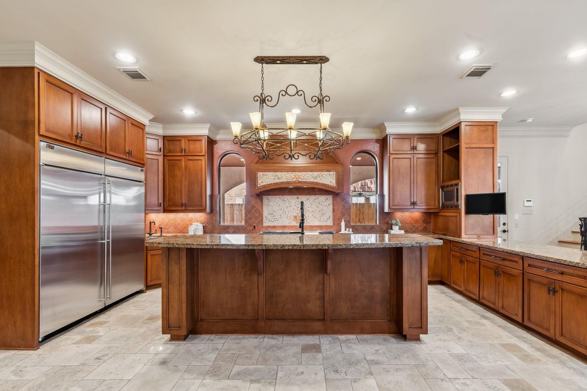 Chandelier, Interior, Kitchen, Recessed Lighting, Stainless Steel Appliances