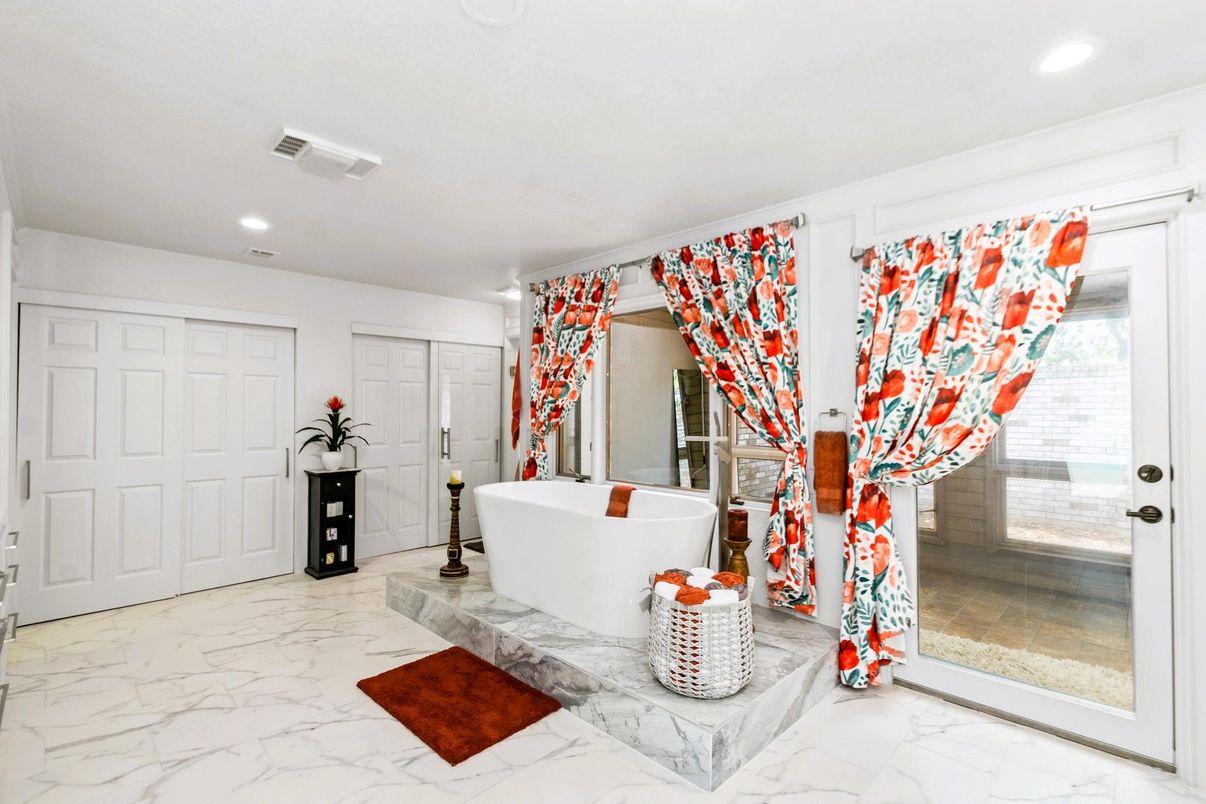 Bathroom, Free Standing Baths, Interior, Marble, Recessed Lighting