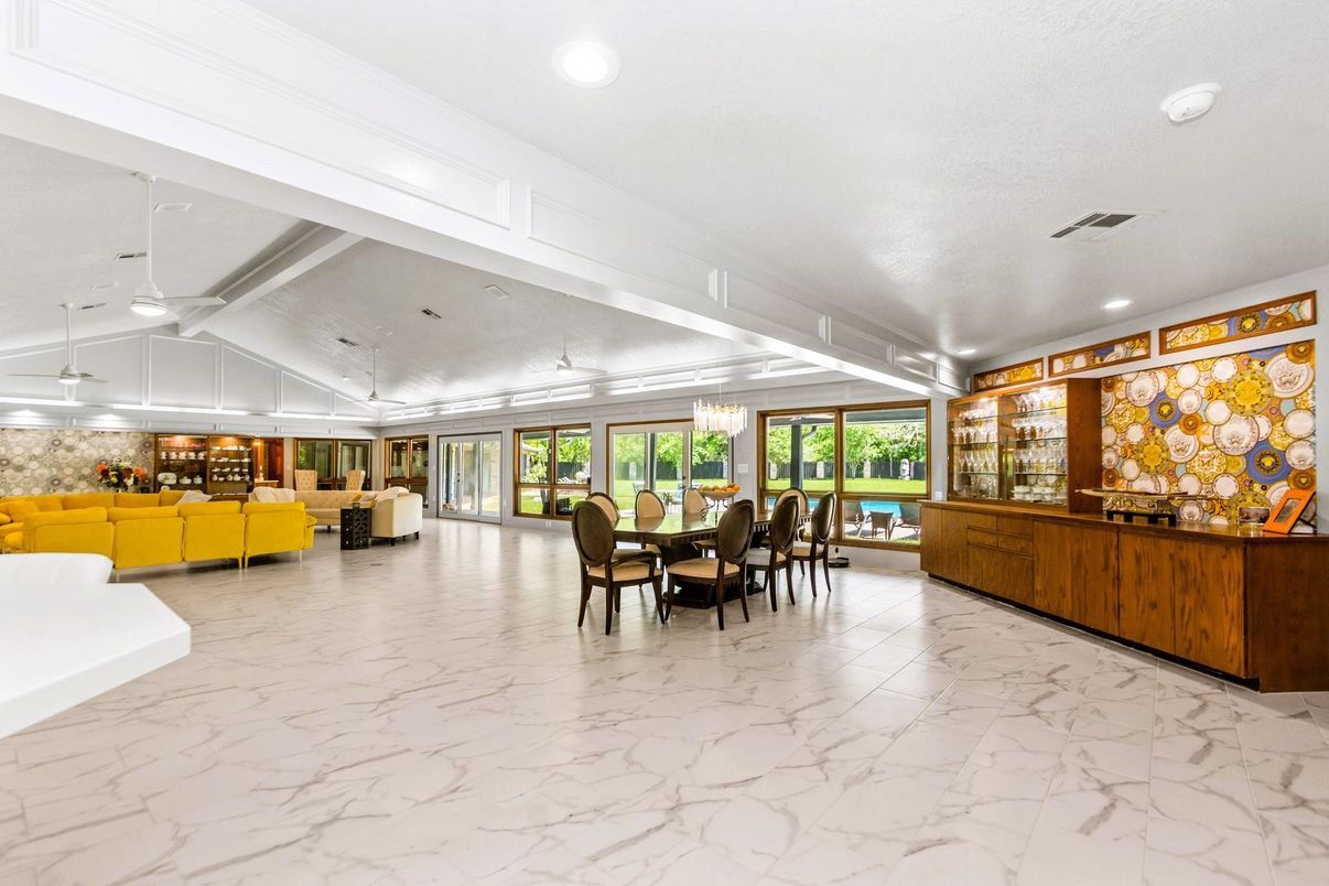 Dining room, Interior, Living room, Marble, Pendant Lights, Recessed Lighting
