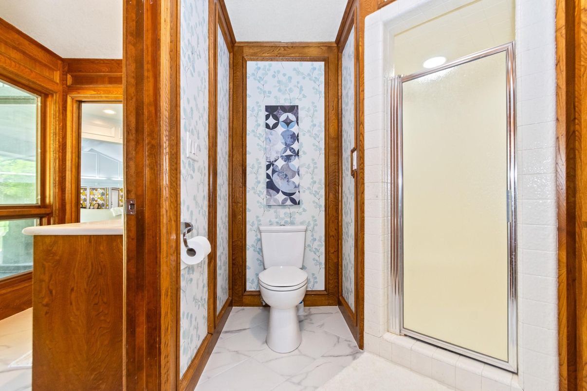 Bathroom, Interior, Marble, Recessed Lighting