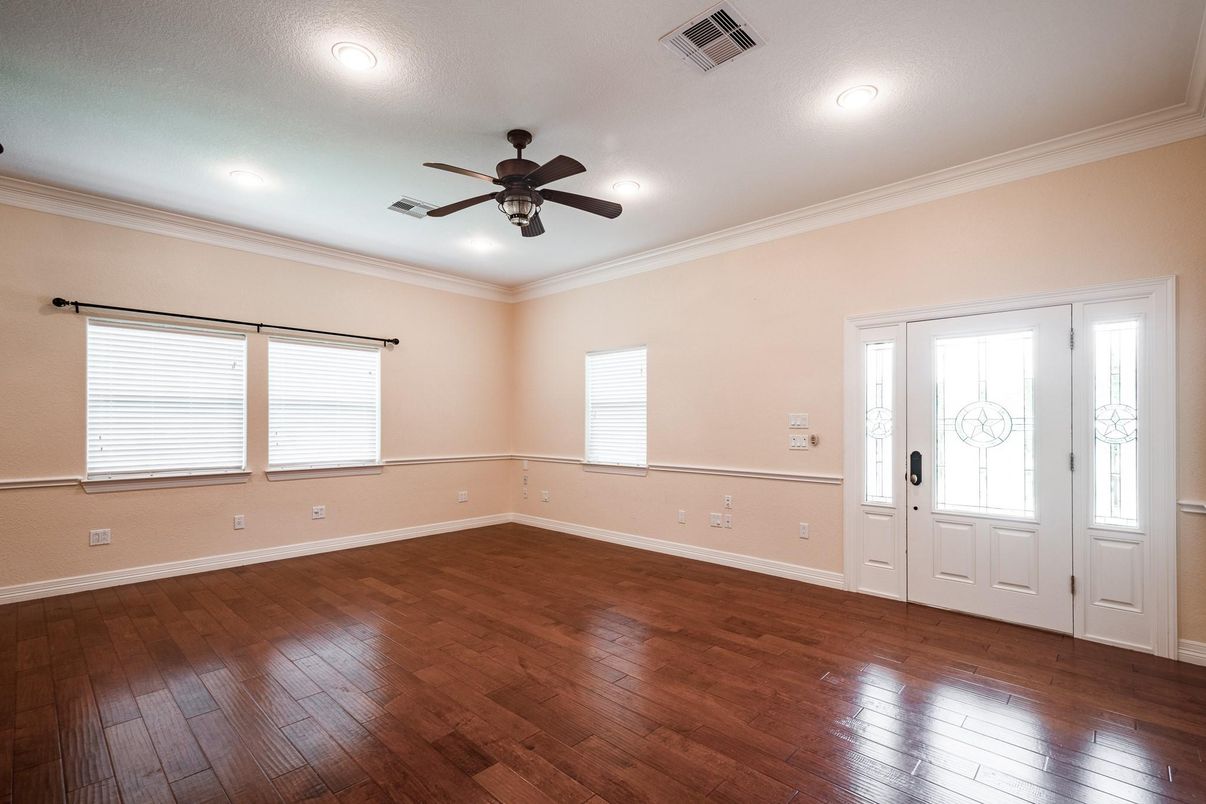 Empty room, Interior, Recessed Lighting, Wood Texture Flooring