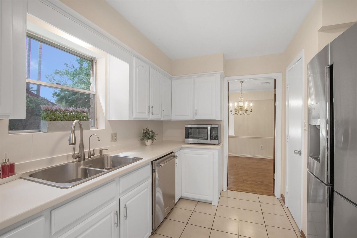 Chandelier, Interior, Kitchen, Stainless Steel Appliances, Wood Texture Flooring