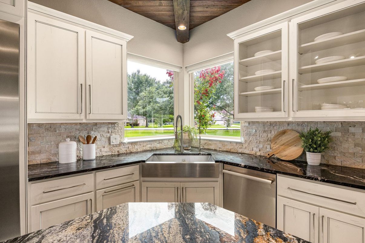 Interior, Kitchen, Stainless Steel Appliances, Wooden Beams, Wooden Ceilings