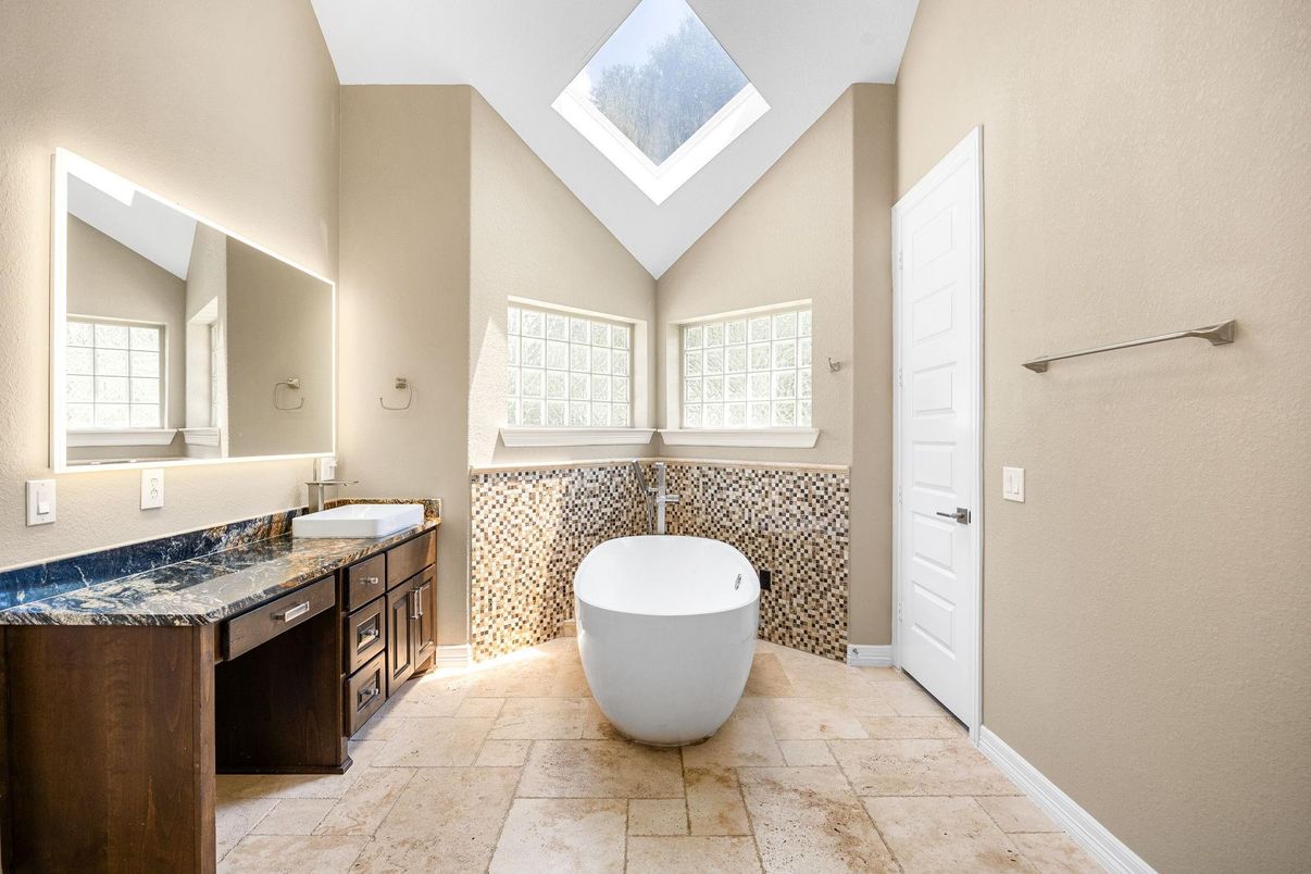 Bathroom, Dual Sink Vanities, Free Standing Baths, Interior