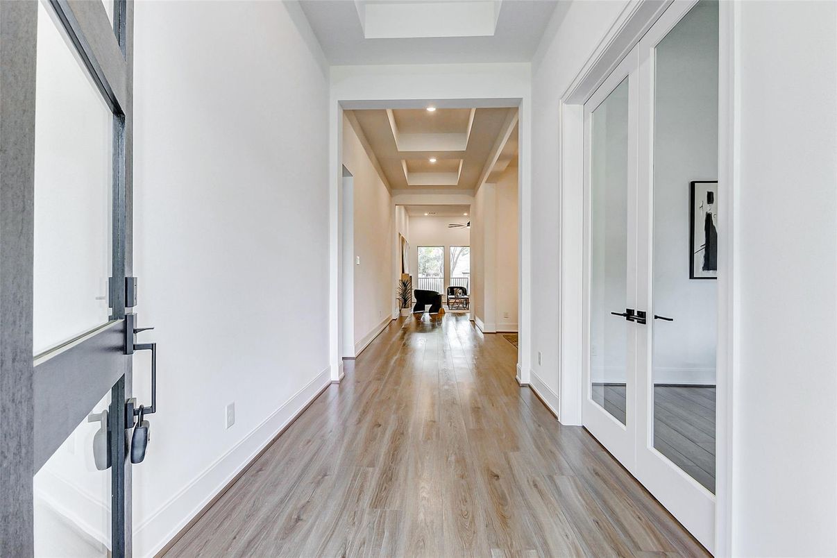 Interior, Recessed Lighting, Wood Texture Flooring