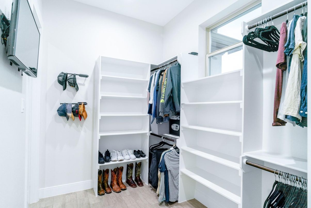 Interior, Walk-in Closets, Wood Texture Flooring