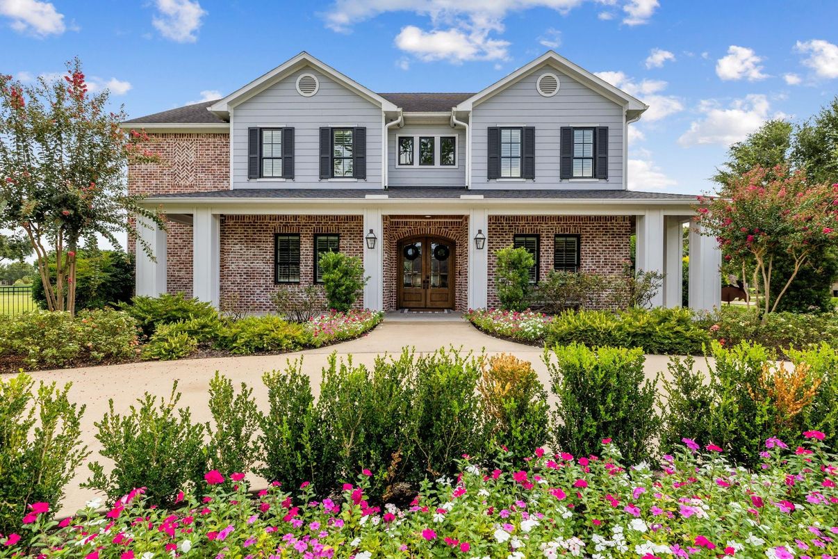 Exterior, Facade, Brick Facade, Farmhouse