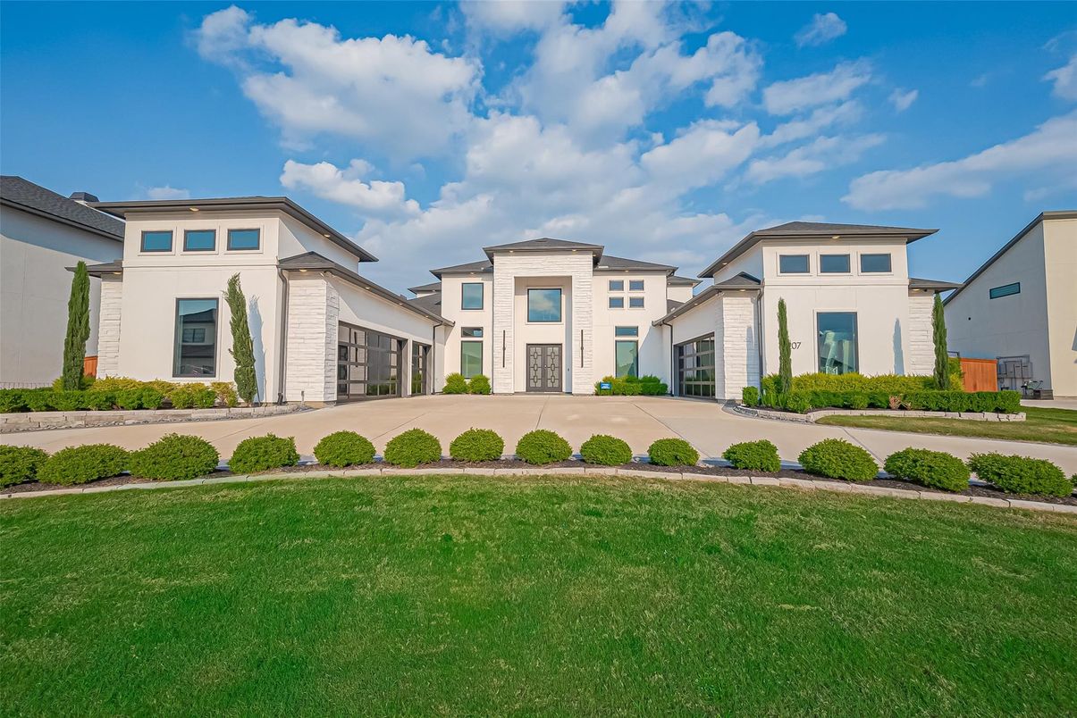 Backyard, Exterior, Facade, Farmhouse