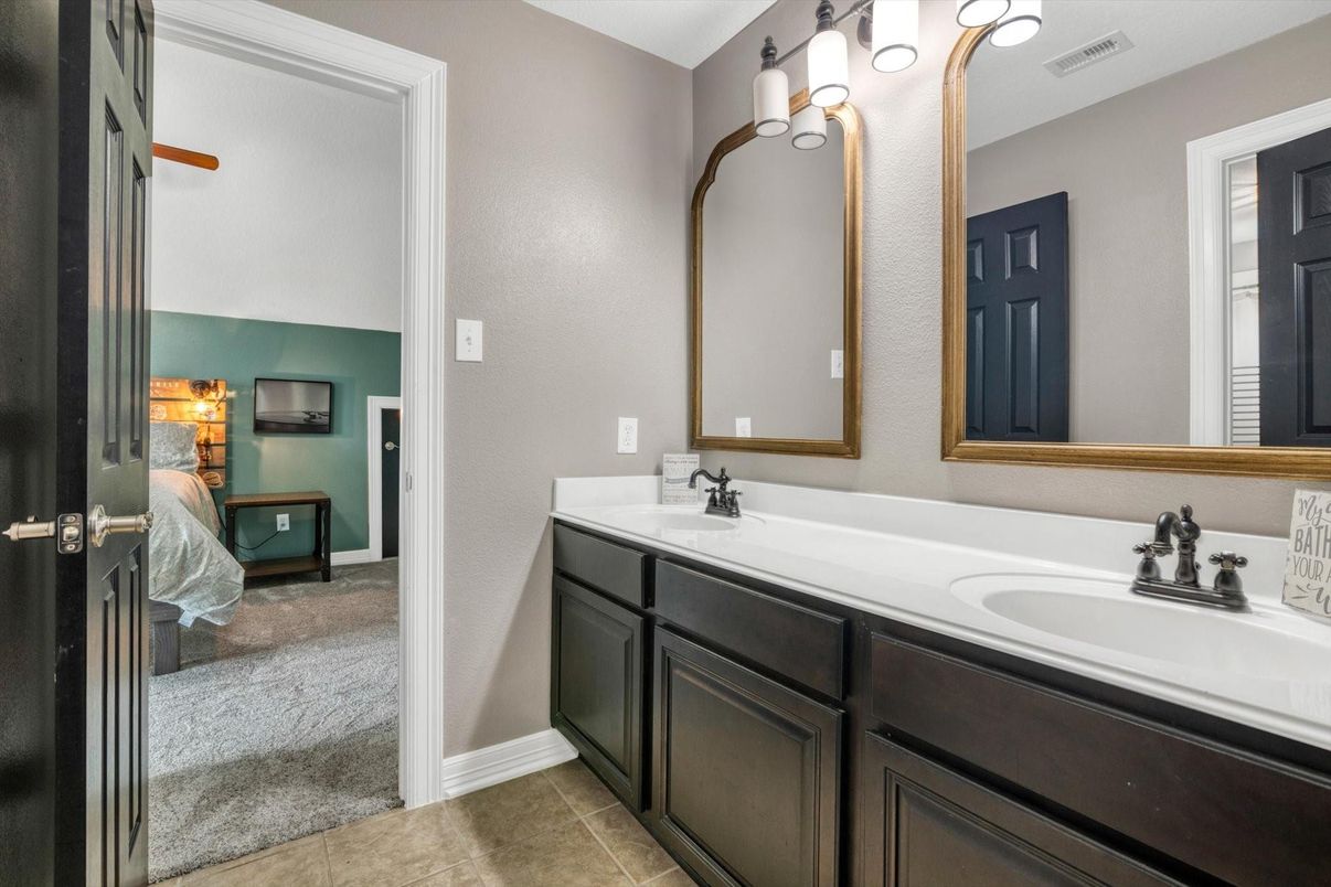 Bathroom, Dual Sink Vanities, Interior