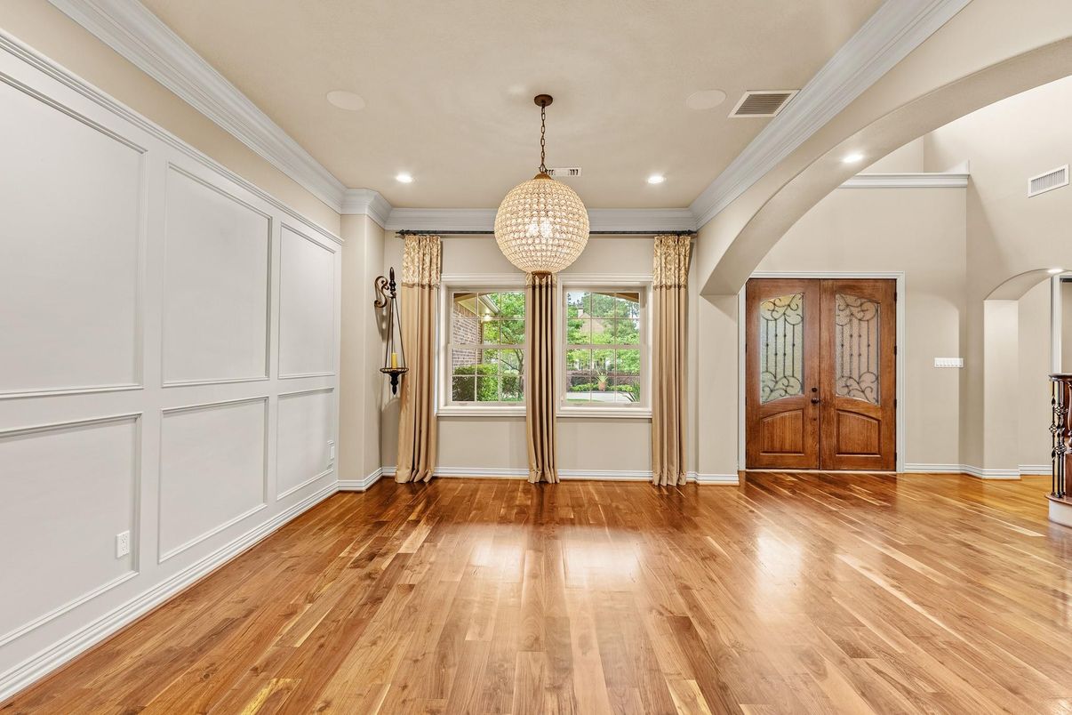 Interior, Pendant Lights, Recessed Lighting, Wood Texture Flooring