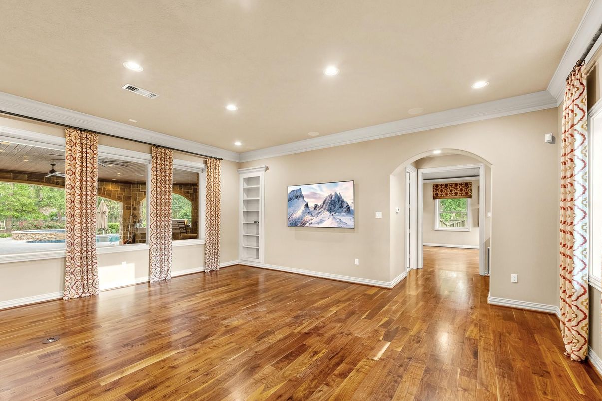 Empty room, Interior, Recessed Lighting, Wood Texture Flooring