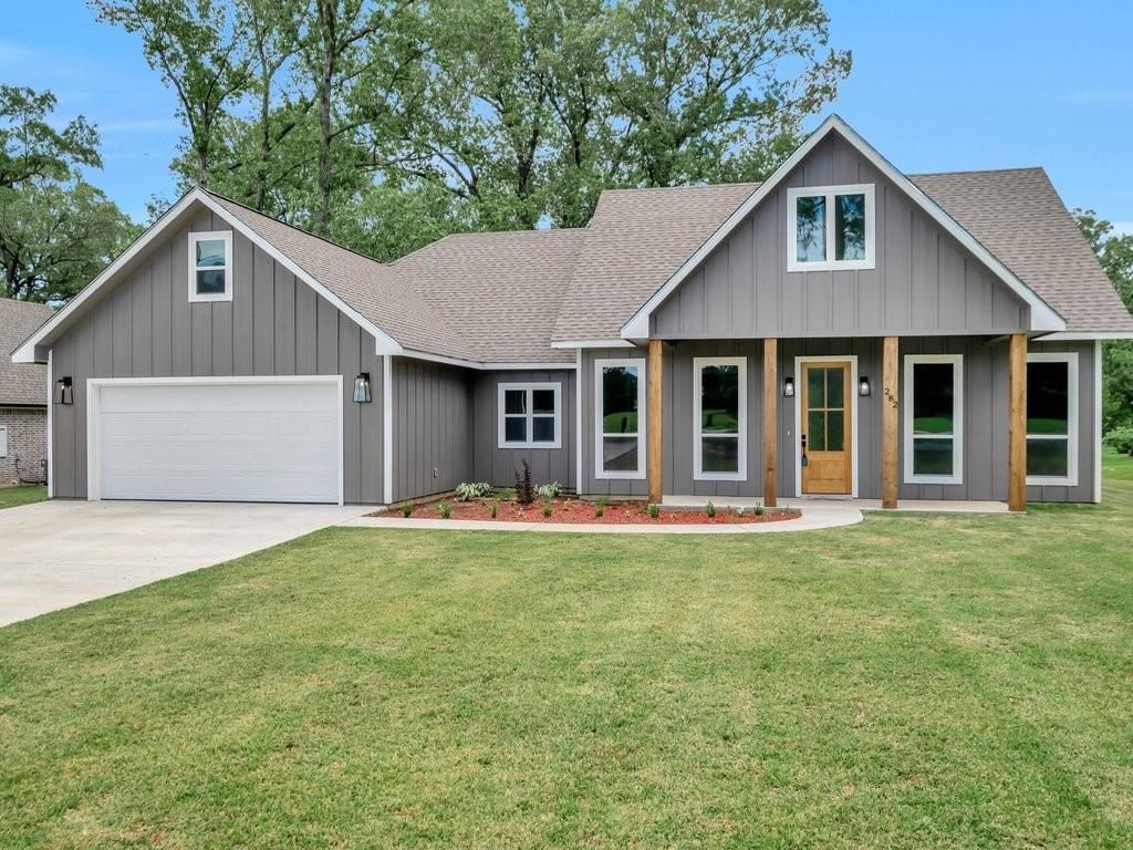 Attached, Exterior, Facade, Farmhouse