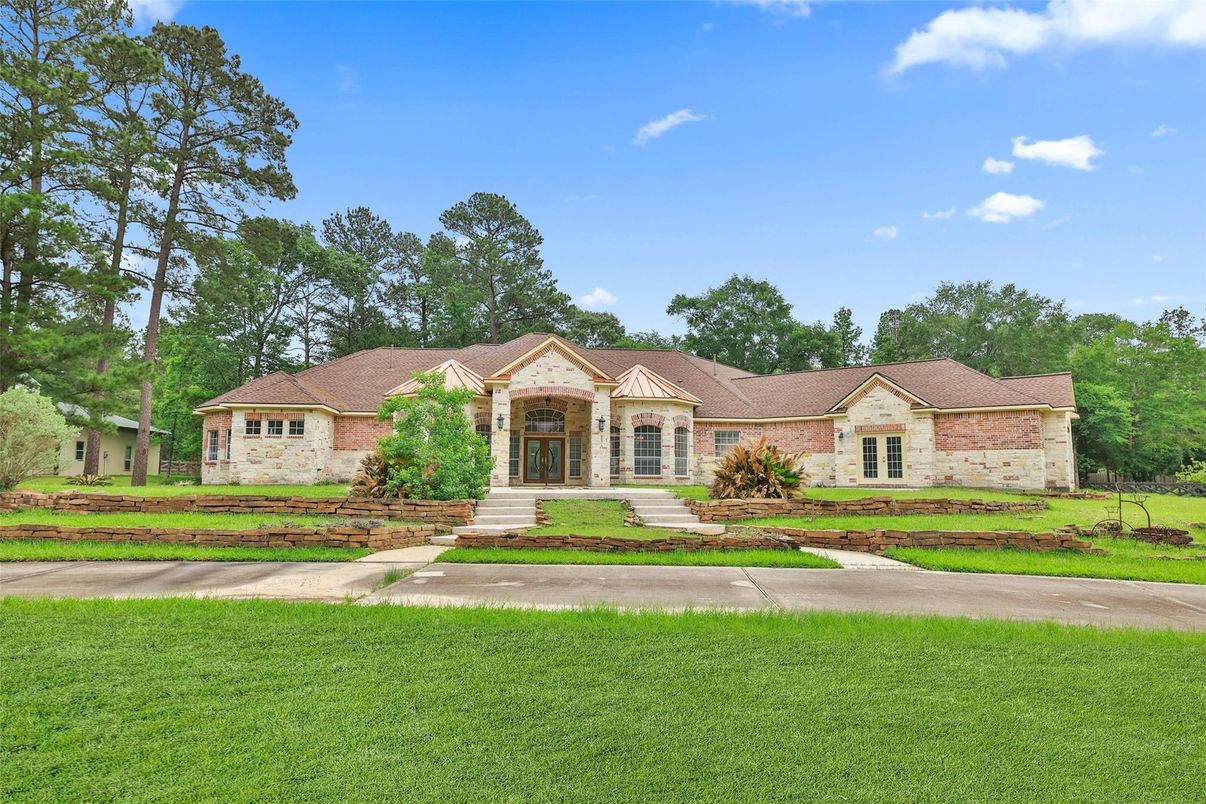 Attached, Backyard, Exterior, Facade, French Provincial