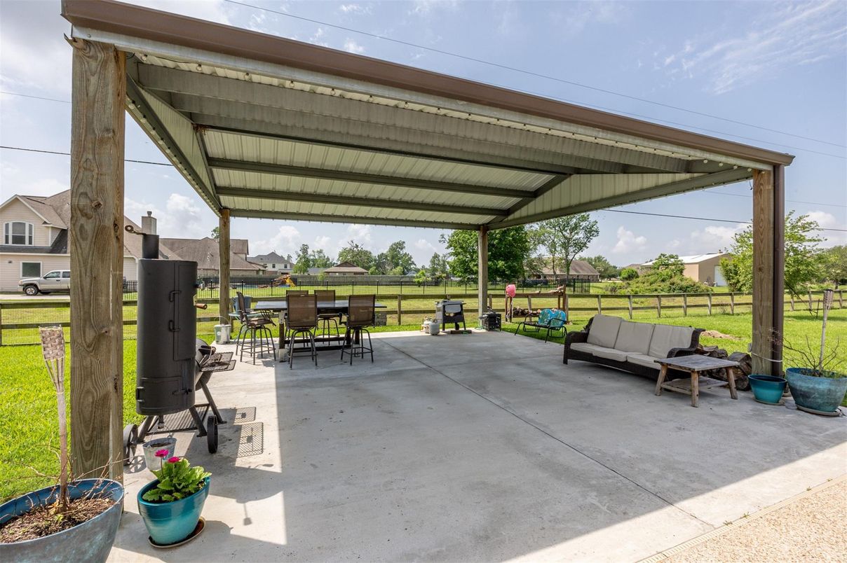 Backyard, Exterior
