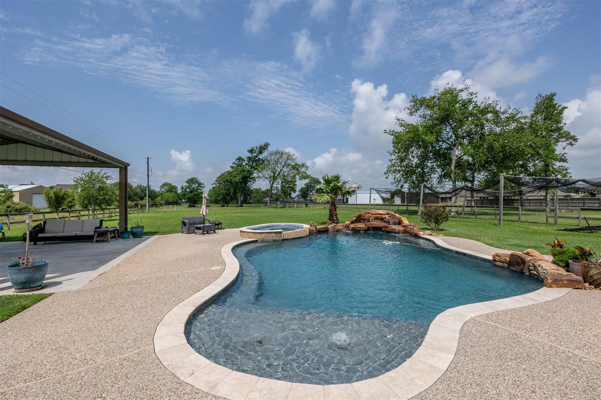 Exterior, Pool