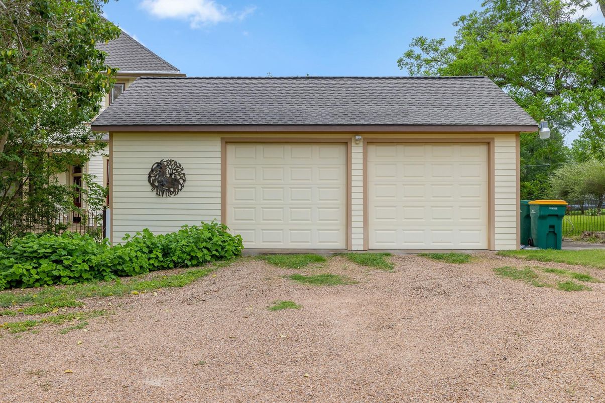 Detached Garage, Exterior