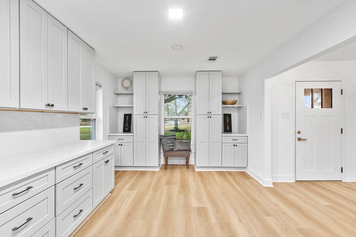 Interior, Recessed Lighting, Wood Texture Flooring