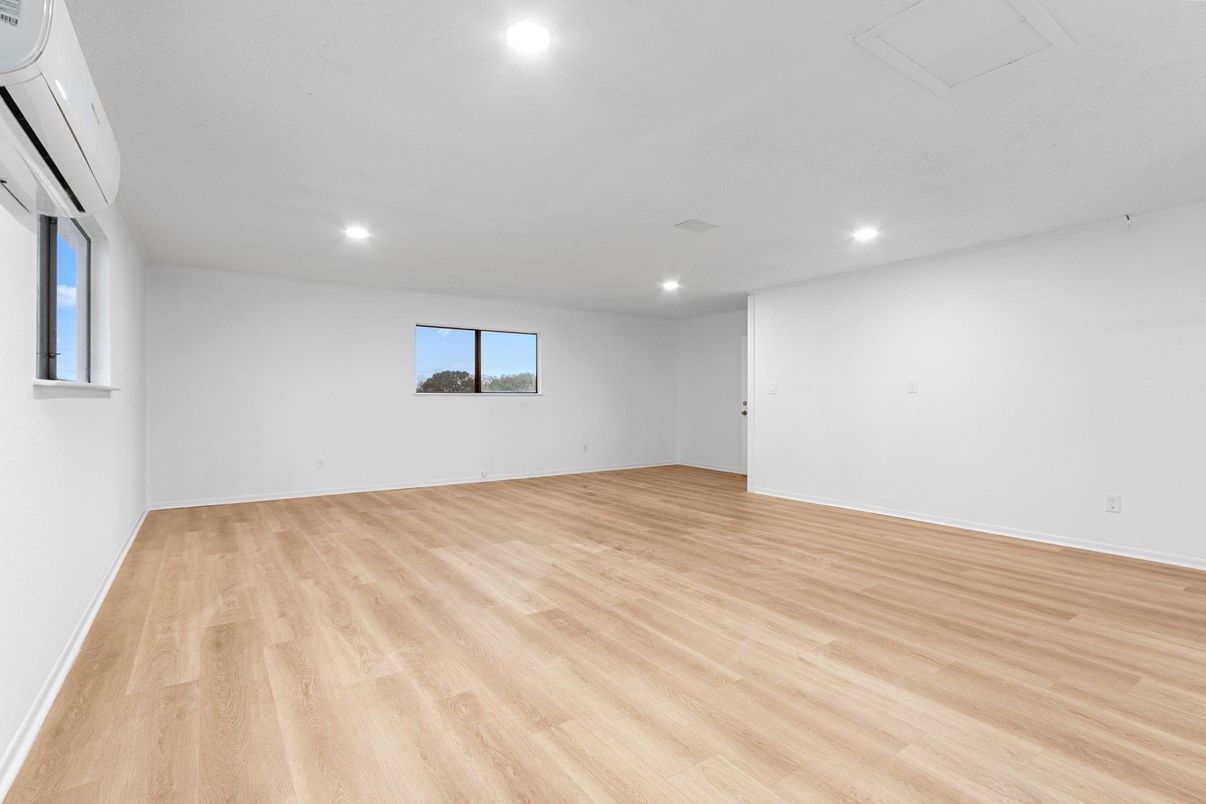 Empty room, Interior, Recessed Lighting, Wood Texture Flooring