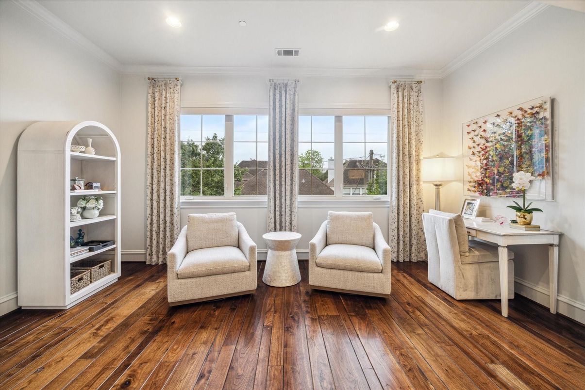 Home Office, Interior, Recessed Lighting, Wood Texture Flooring