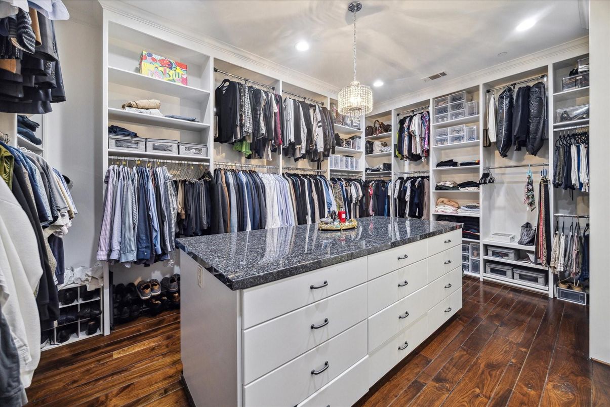 Interior, Pendant Lights, Recessed Lighting, Walk-in Closets, Wood Texture Flooring
