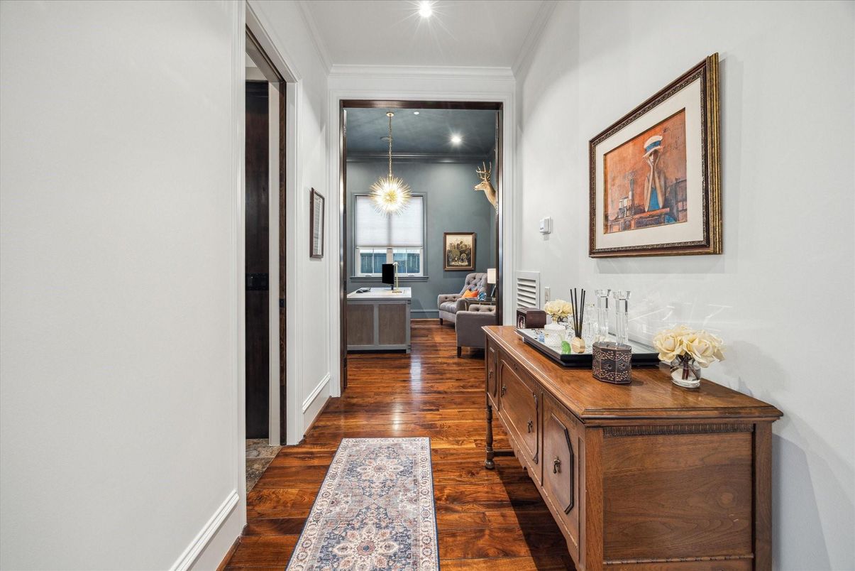 Interior, Living room, Pendant Lights, Recessed Lighting, Wood Texture Flooring
