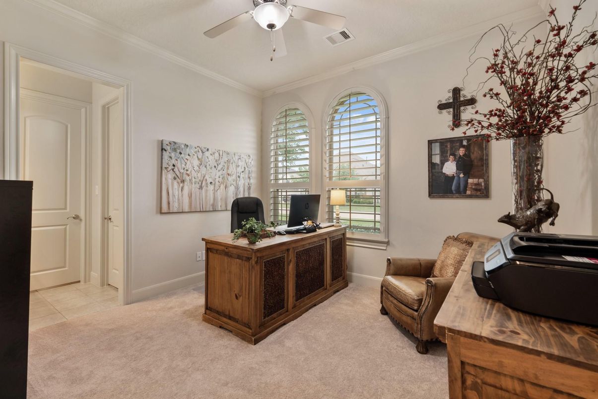 Home Office, Interior
