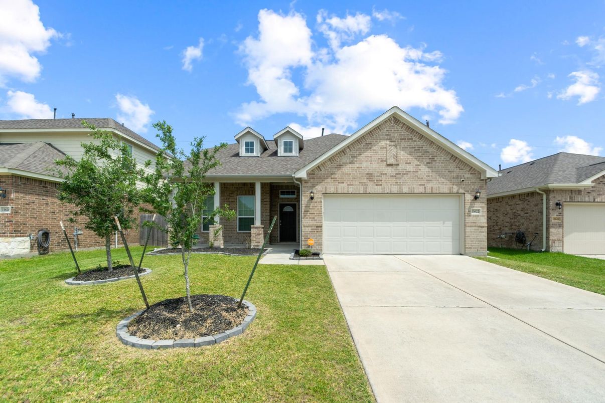 Attached, Exterior, Facade, Brick Facade, Ranch