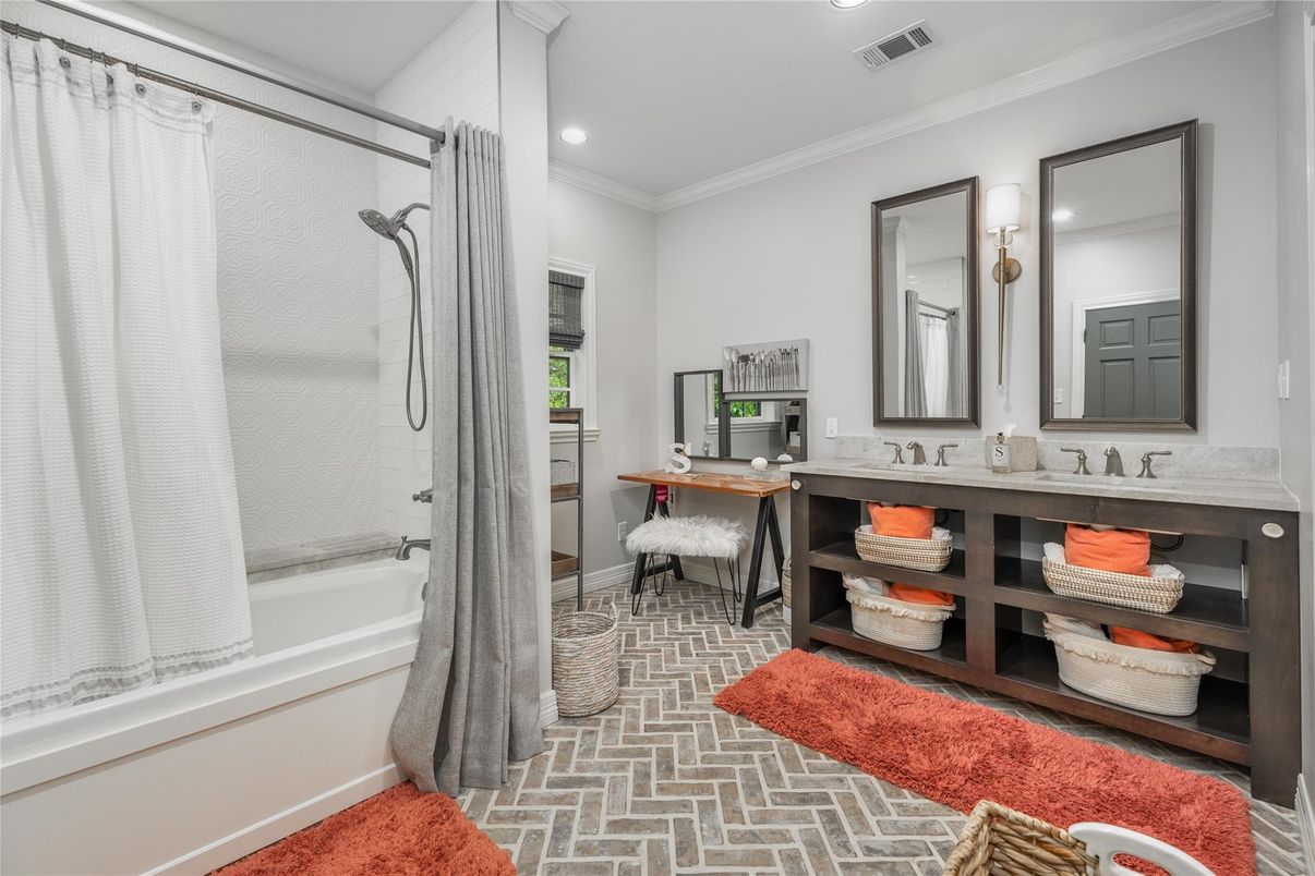 Bathroom, Interior, Recessed Lighting